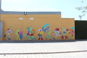 Els joves del Centre Obert de Sant Martí Sarroca pinten un mural pels drets LGTBI+