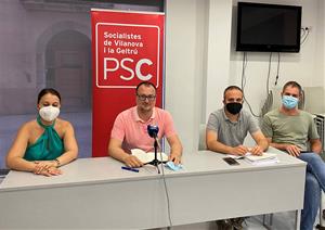 Els regidors del PSC de Vilanova en roda de premsa. Eix