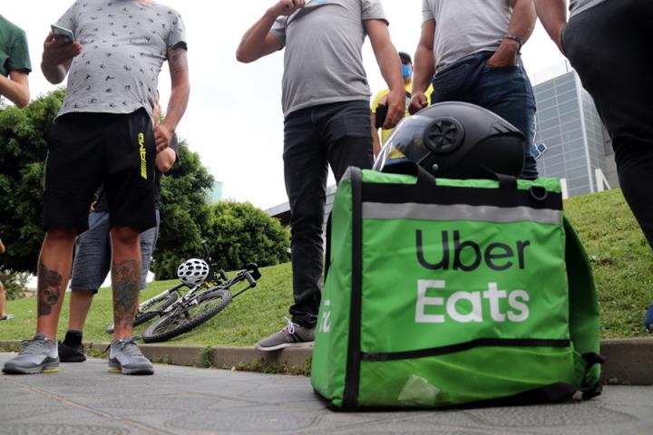 Els 'riders' hauran de portar casc i els motoristes podran circular pels vorals en cas de retenció. ACN