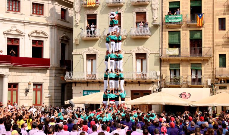 Els Verds coronen el primer 4 de 8 de la represa castellera en la diada del Mercadal de Reus. ACN