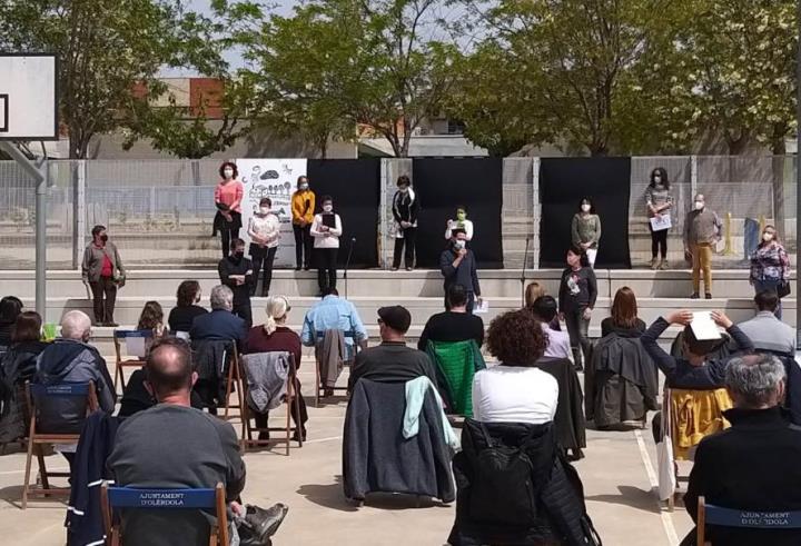 Emotiu acte de cloenda a Sant Pere Molanta de l’exposició “Quan la vida entra a l’escola”. Ajuntament d'Olèrdola