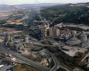 Entitats ecologistes dels Monjos temen un augment de contaminació per un canvi de combustible a la cimentera Porland. Valderribas