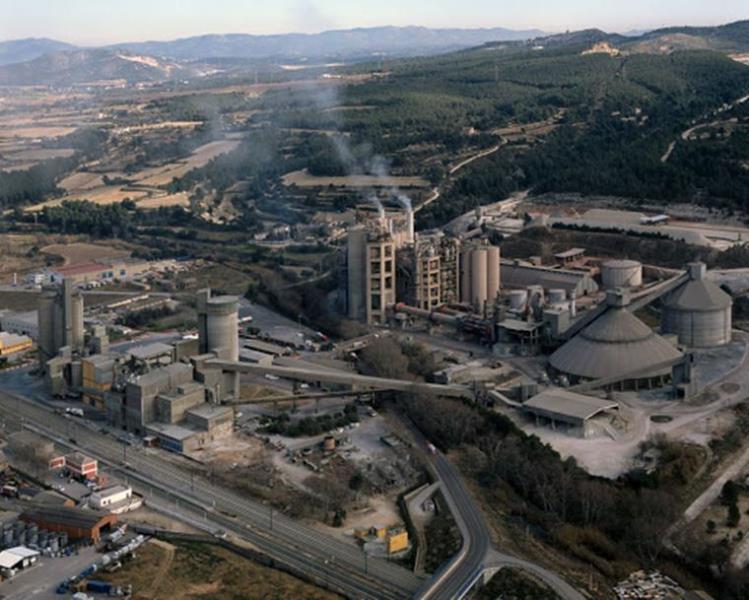 Entitats ecologistes dels Monjos temen un augment de contaminació per un canvi de combustible a la cimentera Porland. Valderribas