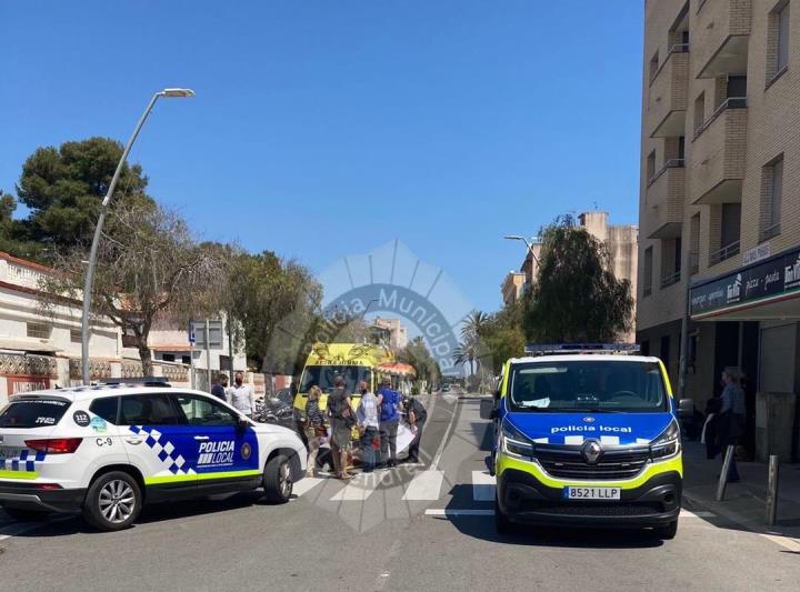 Ferida crítica una dona de 75 anys atropellada a Sant Salvador, al Vendrell. Policia local del Vendrel