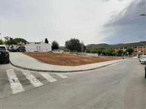 Finalitza la construcció d’un tram de vorera a la futura plaça Milana de Sant Pere de Ribes