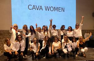 Foto de grup de les membres de Cava Women durant la presentació de l'entitat al Cavatast 2021. Cava Women