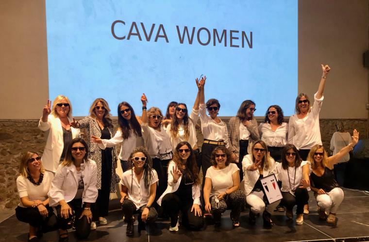 Foto de grup de les membres de Cava Women durant la presentació de l'entitat al Cavatast 2021. Cava Women