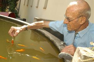 Francesc Roig Toqués amb la Carpa Juanita. Eix