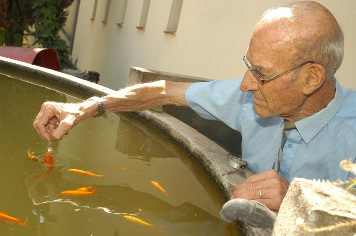 Francesc Roig Toqués amb la Carpa Juanita. Eix