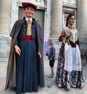 Gegants i gitanes estrenen vestits per a la Festa Major de Vilanova i la Geltrú