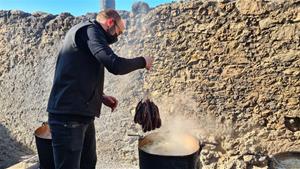 Gelida gaudeix de la tradicional diada de Santa Llúcia amb l'escudella com a protagonista