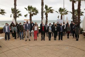 Gran pla general de la foto de família de l'assemblea de la FIHRT celebrada a Sitges el 26 d'abril del 2021. ACN