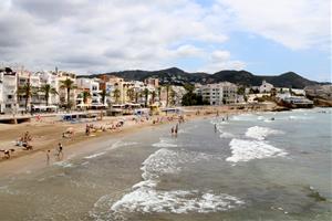 Gran pla general de la platja de Sant Sebastià de Sitges. ACN