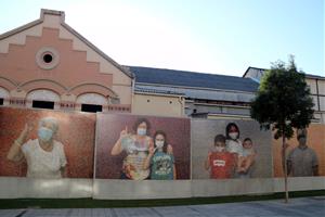 Igualada inaugura un mosaic gegant en homenatge als qui lluiten contra la covid-19. ACN