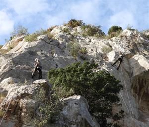 Imatge del Grup de Suport de Muntanya dels Agents Rurals al Parc del Garraf. Xarxa de Parcs