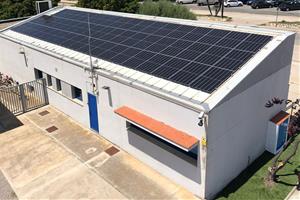 Instal·len 56 plaques fotovoltaiques a l'edifici de les oficines del port de Vilanova per fer-lo autosuficient. Ports de la Generalitat