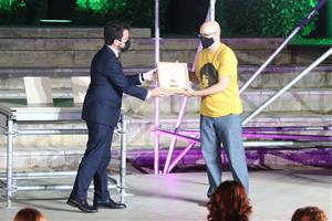 Josefina Castellví i Arcadi Oliveres, guardonats amb la Medalla d'Or de la Generalitat en un acte al Vendrell