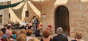 La biblioteca de Sant Pere de Riudebitlles estrena seu al Palau dels marquesos de Llió . Diputació de Barcelona