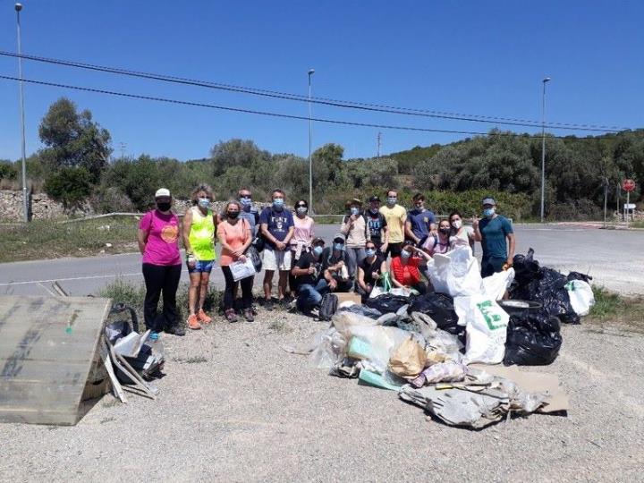 La campanya de neteja ‘Let’s clean up Europe’ recull 213 quilos de brossa a Sitges. Ajuntament de Sitges