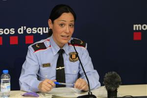 La cap de la Unitat Central d'Atenció i Seguiment de la Víctima dels Mossos, la caporala Andrea Garcia, en una roda de premsa. ACN