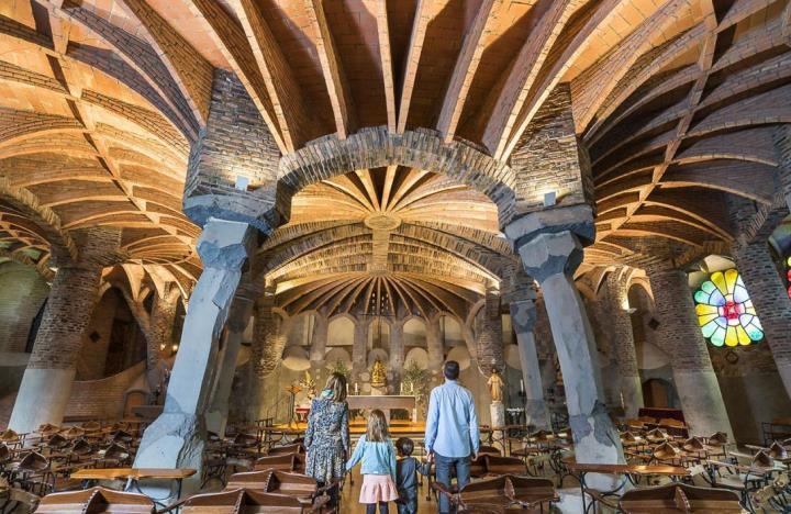 La Cripta Gaudí de la Colònia Güell. Turisme Baix Llobregat