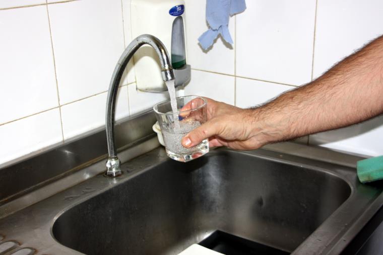 La factura de l'aigua a Catalunya és un 23% més cara que la mitjana espanyola, segons Facua. ACN