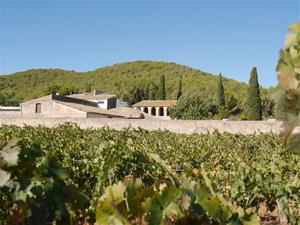 La finca de Can Girona, a Sitges, on hi trobem una agrobotiga de referència. Node Garraf