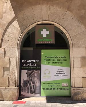 La Generalitat distingeix la Farmàcia Mestres del Vendrell pel seu centenari. EIX