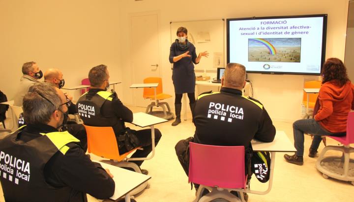 La Policia de Sant Sadurní rep formació en diversitat sexual i d'igualtat de gènere. Ajt Sant Sadurní d'Anoia