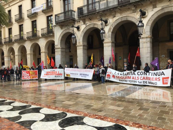 La reivindicació sindical torna al carrer en un Dia del Treball marcat per la pluja i les restriccions sanitàries. Intersindical