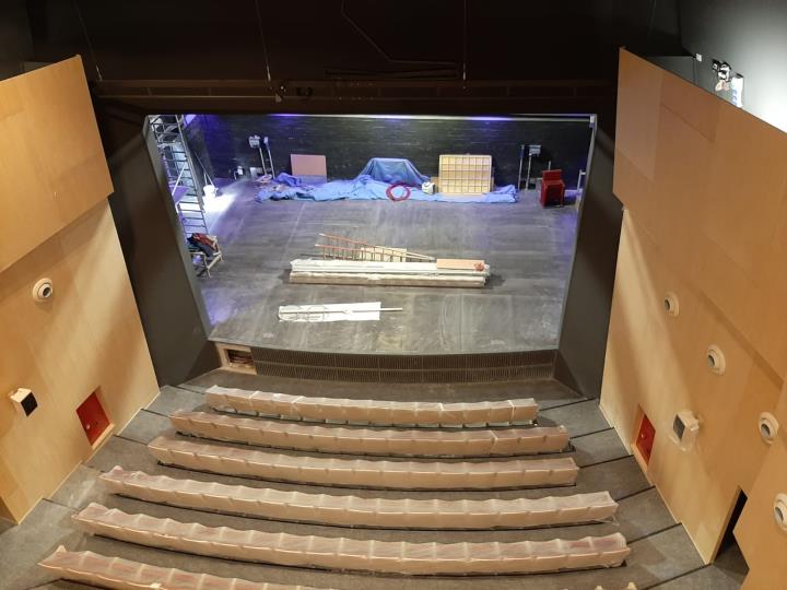 La remodelació i ampliació del teatre municipal de Les Roquetes estarà enllestida el juliol vinent. Ajt Sant Pere de Ribes