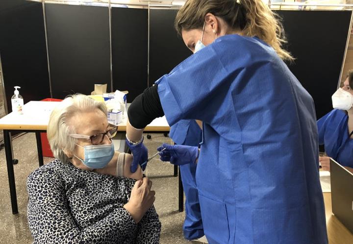 La residència de l’Hospital Sant Camil rep la primera dosi de la vacuna contra la Covid-19. CSAPG