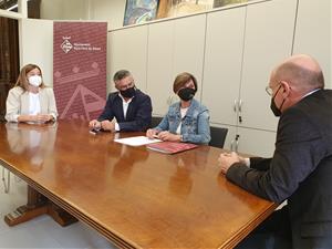 L'Ajuntament de Sant Pere de Ribes signa un conveni per tal que el nou supermercat doni feina a aspirants locals. Ajt Sant Pere de Ribes