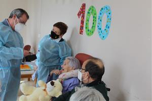 L'Ajuntament de Sant Sadurní felicita Ángeles Naranjo García pels seus 100 anys. Ajt Sant Sadurní d'Anoia