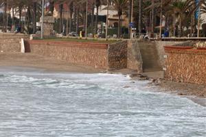 L'Ajuntament de Sitges proposa reduir a la meitat el nombre de xiringuitos a les platges
