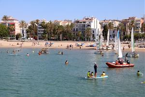 L'Ajuntament de Sitges proposa reduir a la meitat el nombre de xiringuitos a les platges