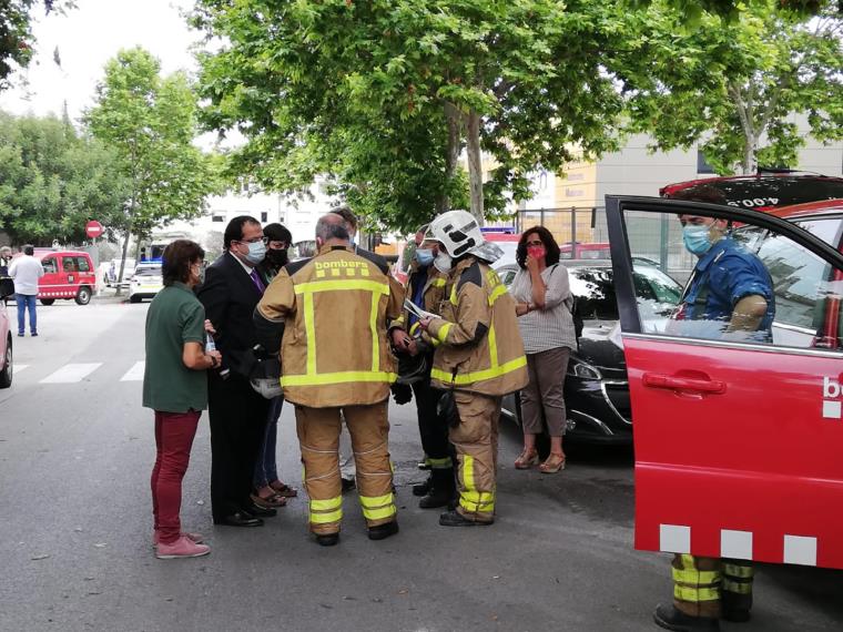 L'Ajuntament de Vilanova decreta dos dies de dol per la mort d'un bomber en l'incendi d'un taller. Ajuntament de Vilanova