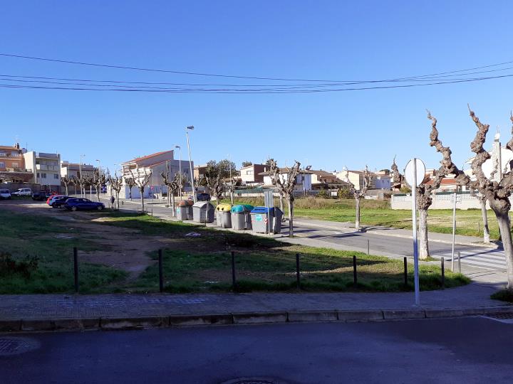 Terrenys destinats per un supermercat al barri de la Collada-Sis Camins 