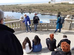L’alumnat de l’Institut Baix-a-mar de Vilanova i la Geltrú se suma al projecte mediambiental “Aquí comença el mar”