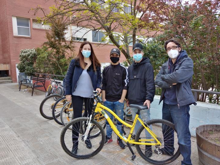 L’alumnat del PFI-PTT de Vilafranca lliura bicicletes recuperades en el marc del projecte Vilabicis Solidàries. Ajuntament de Vilafranca