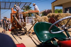 Les Gunyoles rescata les feines de segar amb la Festa del Batre