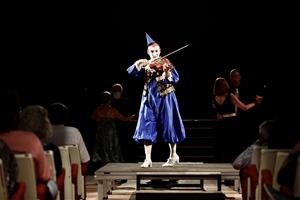 L'espectacle 'Un casal de fusta centenari' dona el tret de sortida al programa d'homenatge al Teatre del Casal
