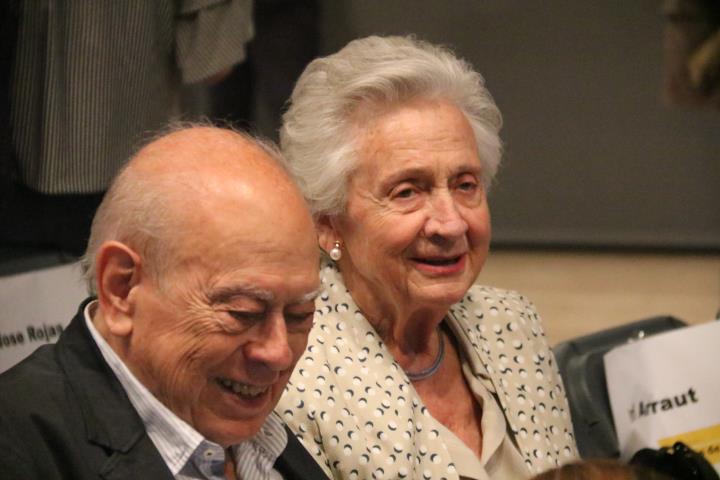 L'expresident del Govern Jordi Pujol i la seva dona, Marta Ferrusola, durant la presentació del llibre 'Escrits de la presó' de l'exconseller Quim For
