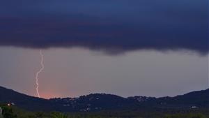 Llamps de la tempesta des de Viladellops, Olèrdola