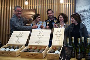 Llopart presenta col·lecció d'anyades Enoteca Familiar i nou vi perlat Vi·brant