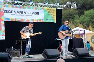 Manel omple de música els Jardins de Terramar en el 