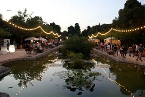 Manel omple de música els Jardins de Terramar en el 