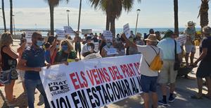 Manifestación de los vecinos del Prat de Vilanova