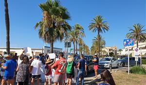 Manifestación de los vecinos del Prat de Vilanova