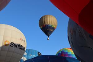 Més de 30 globus s'enlairen a Igualada per celebrar el 25è aniversari de l'European Balloon Festival